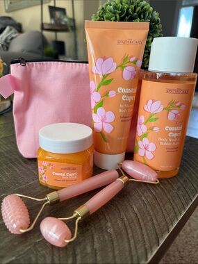 The Spathecary Coastal Capri Body Care Set and Cosmetic Bag